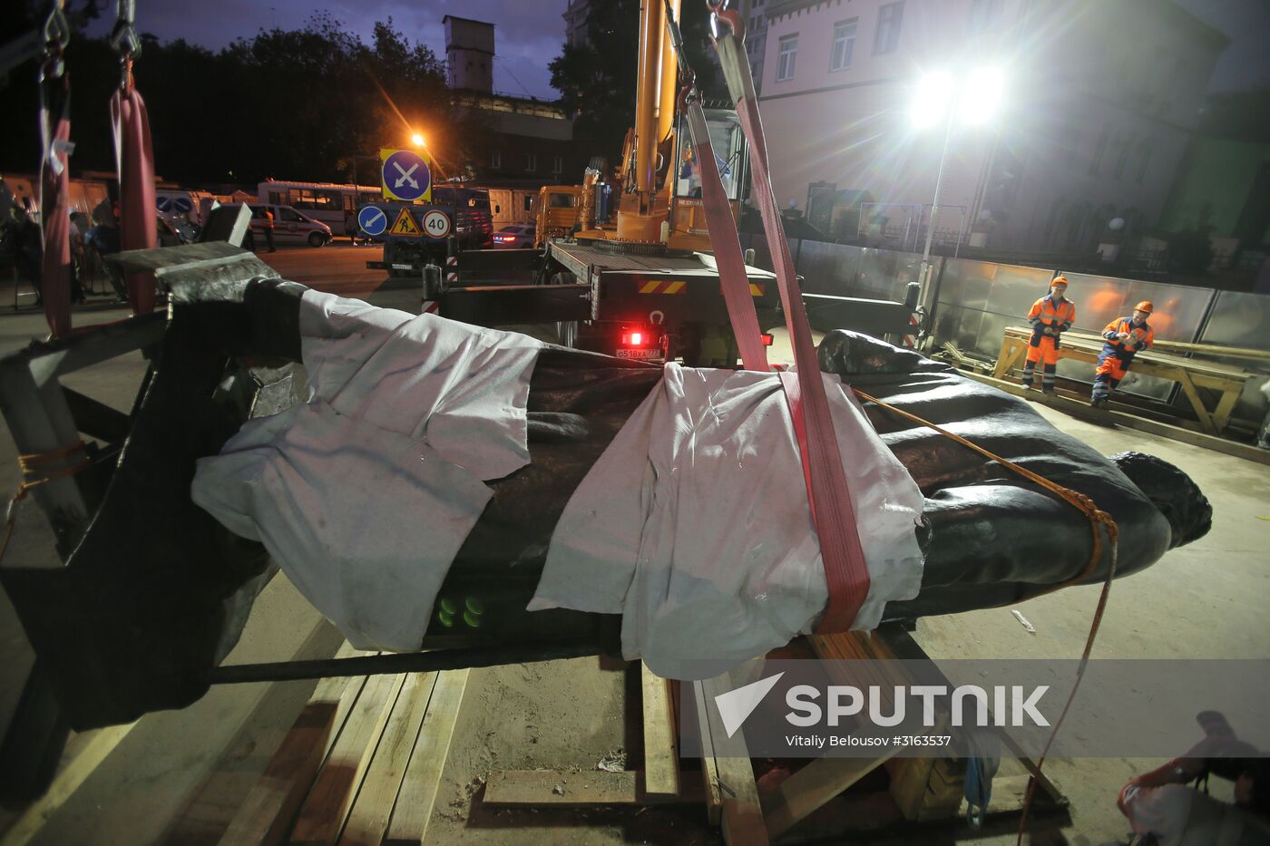 Monument to Maxim Gorky moved to Tverskaya Zastava Square from Muzeon Park