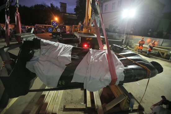 Monument to Maxim Gorky moved to Tverskaya Zastava Square from Muzeon Park