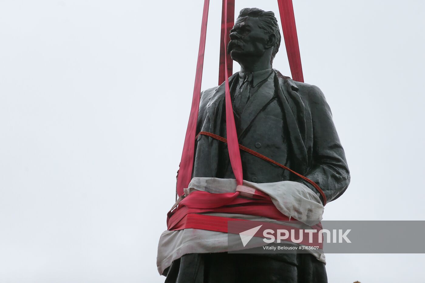 Monument to Maxim Gorky moved to Tverskaya Zastava Square from Muzeon Park