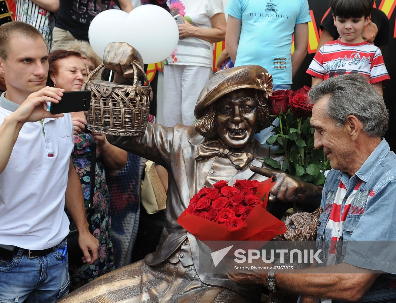 Unveiling monument to clown Oleg Popov in Rostov-on-Don