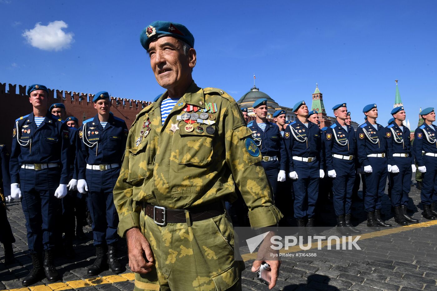Paratroopers' Day on Red Square