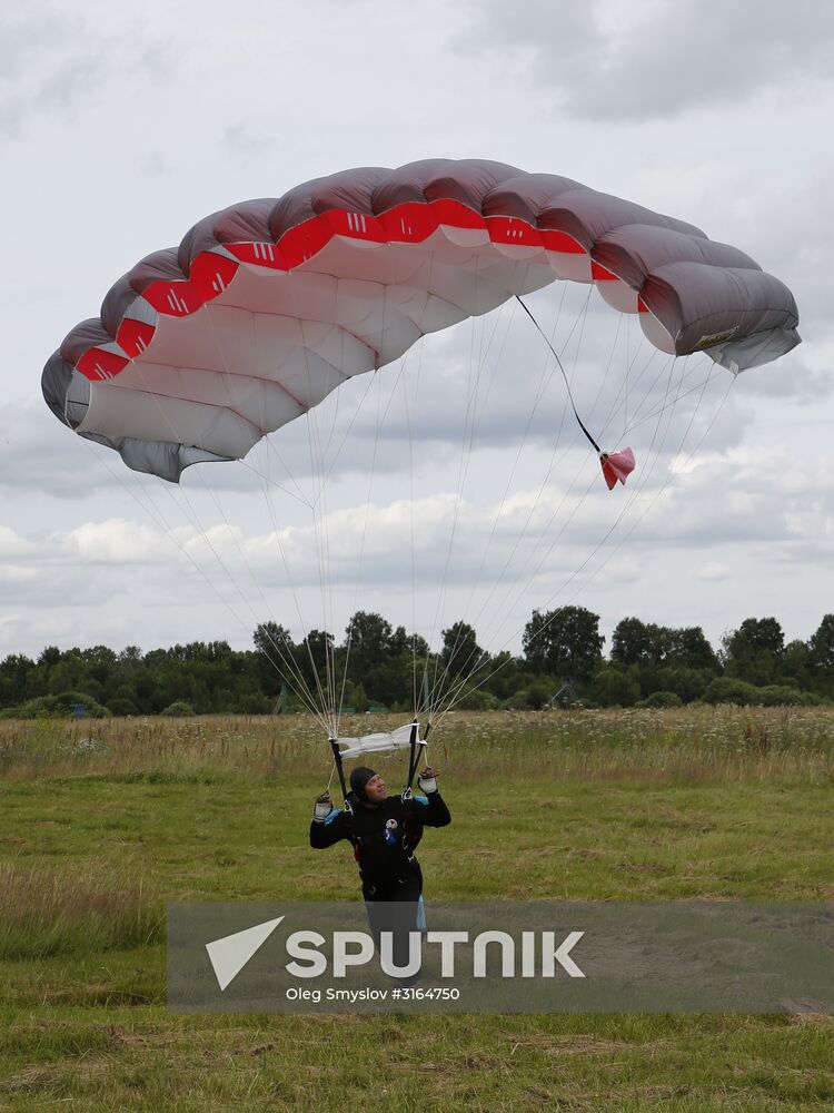 Russia celebrates Paratroopers' Day