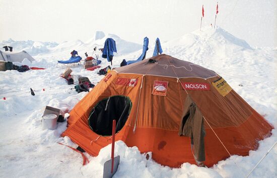 USSR-North Pole-Canada international ski expedition