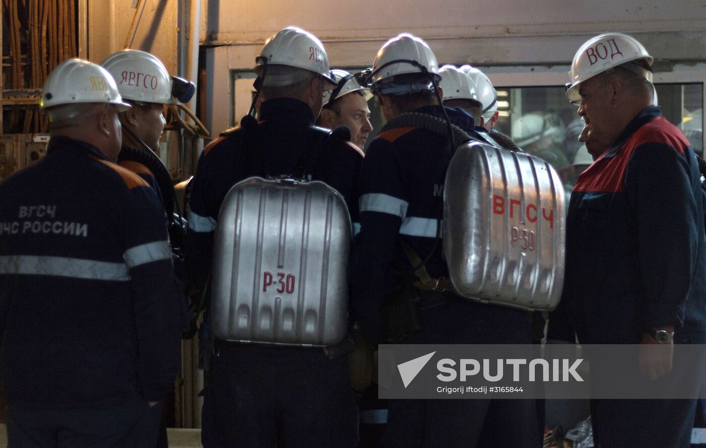 Recuers bring to safety 142 miners from Mir mine in Yakutia
