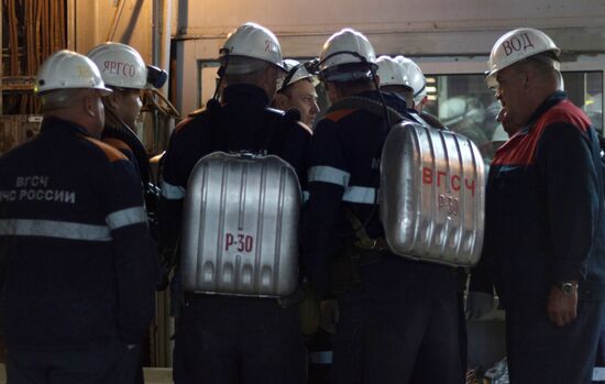 Recuers bring to safety 142 miners from Mir mine in Yakutia