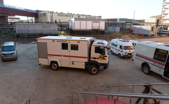 Recuers bring to safety 142 miners from Mir mine in Yakutia