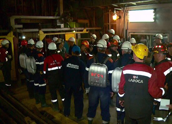 Recuers bring to safety 142 miners from Mir mine in Yakutia