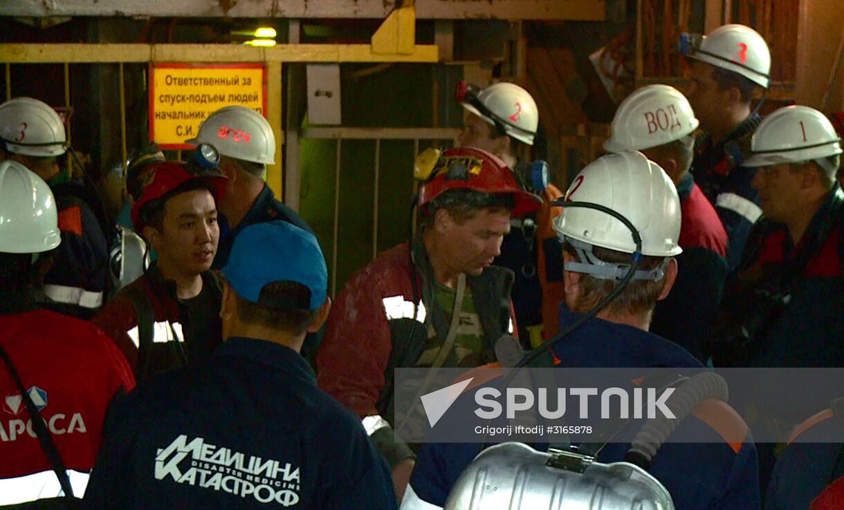 Recuers bring to safety 142 miners from Mir mine in Yakutia
