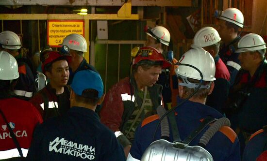 Recuers bring to safety 142 miners from Mir mine in Yakutia