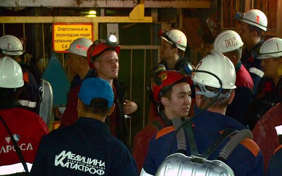 Recuers bring to safety 142 miners from Mir mine in Yakutia