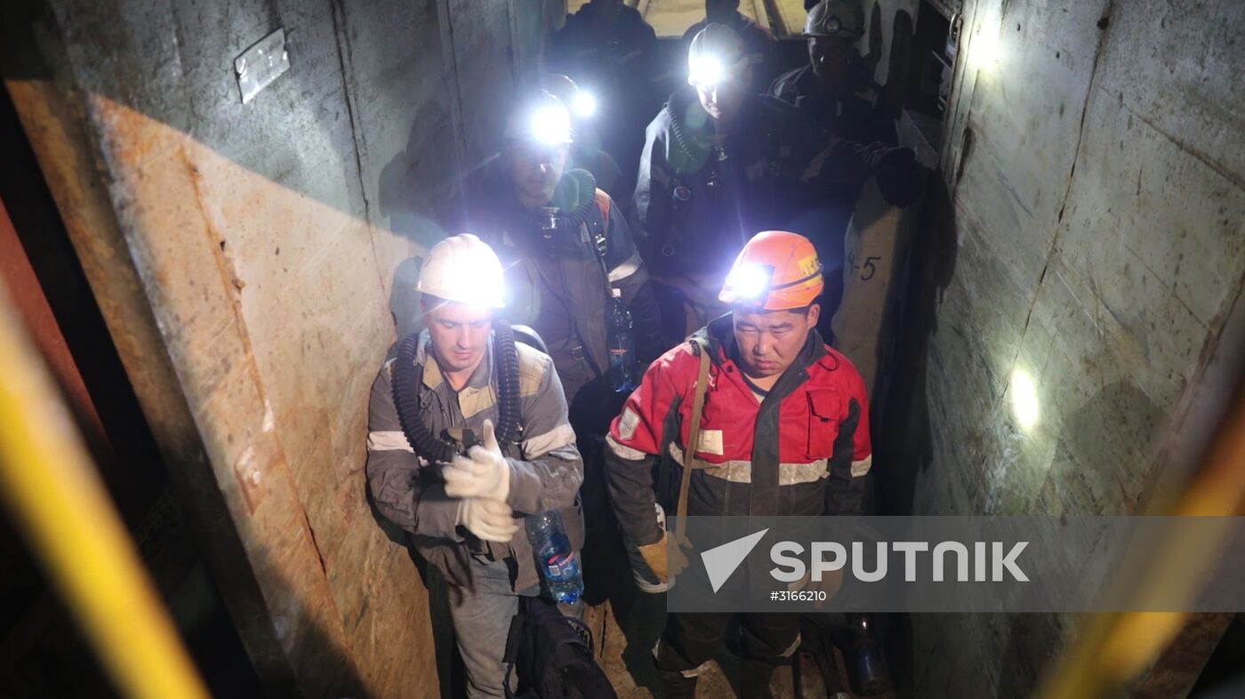 Recuers bring to safety 142 miners from Mir mine in Yakutia
