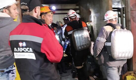 Recuers bring to safety 142 miners from Mir mine in Yakutia