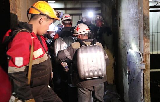 Recuers bring to safety 142 miners from Mir mine in Yakutia