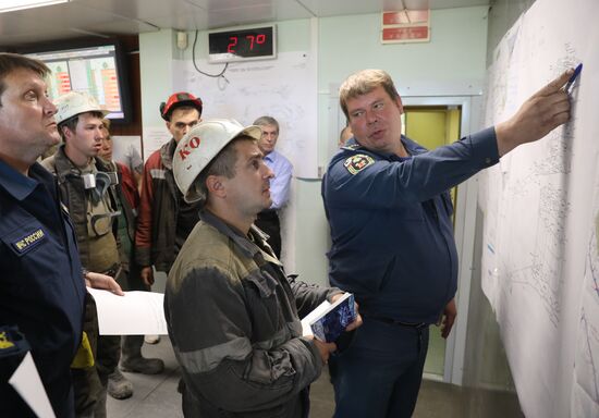 Recue operation goes on at Mir diamond mine in Yakutia