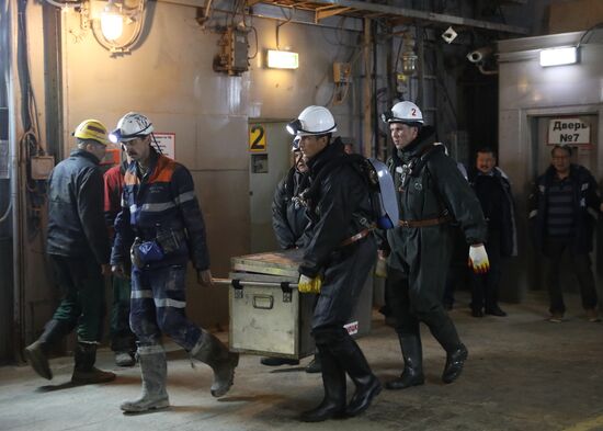 Recue operation goes on at Mir diamond mine in Yakutia