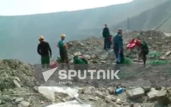Industrial climbers start searching for missing miners in Mir mine