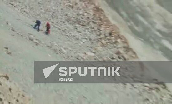 Industrial climbers start searching for missing miners in Mir mine