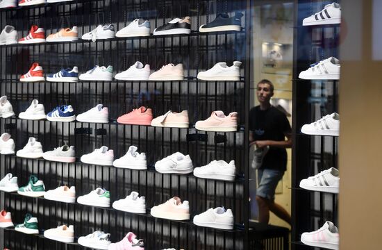 Adidas to close a number of stores in Russia this year