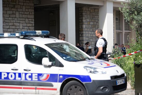 Car plows through soldiers on patrol in Paris suburb