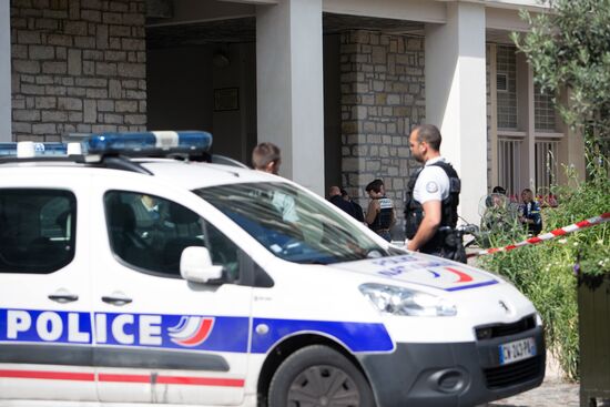 Car plows through soldiers on patrol in Paris suburb