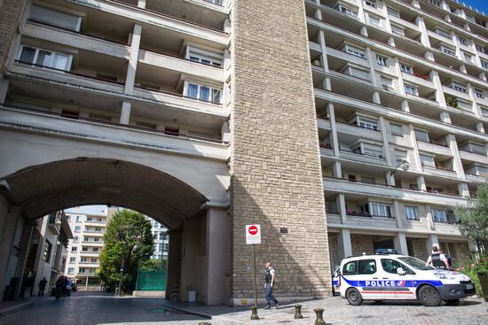 Car plows through soldiers on patrol in Paris suburb
