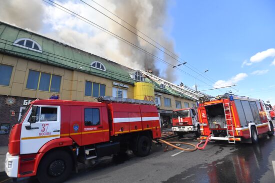 Fire at Atom shopping mall on Taganskaya Square