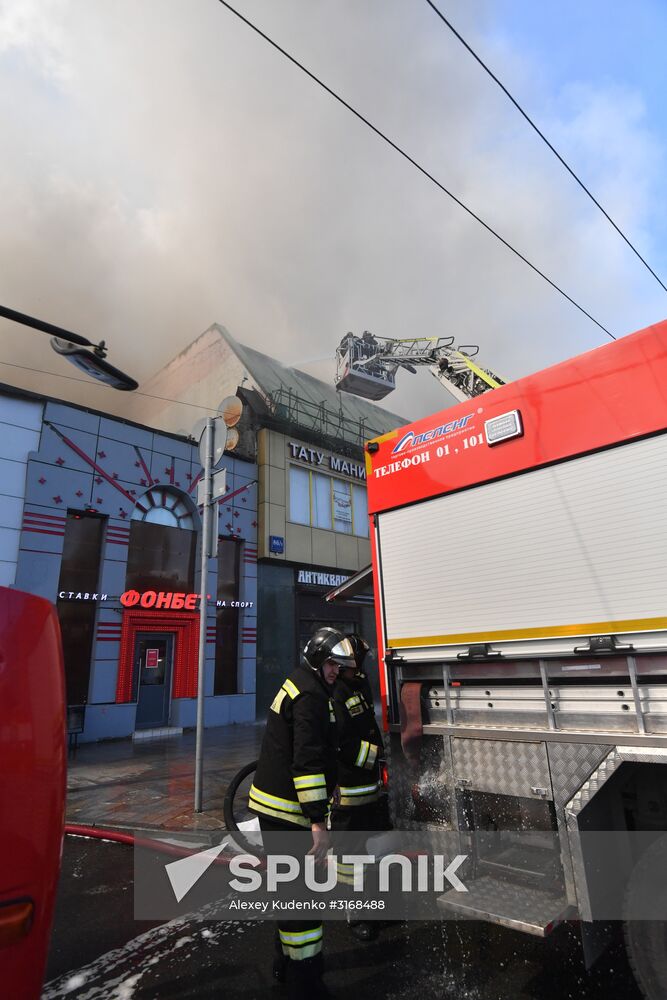 Fire at Atom shopping mall on Taganskaya Square
