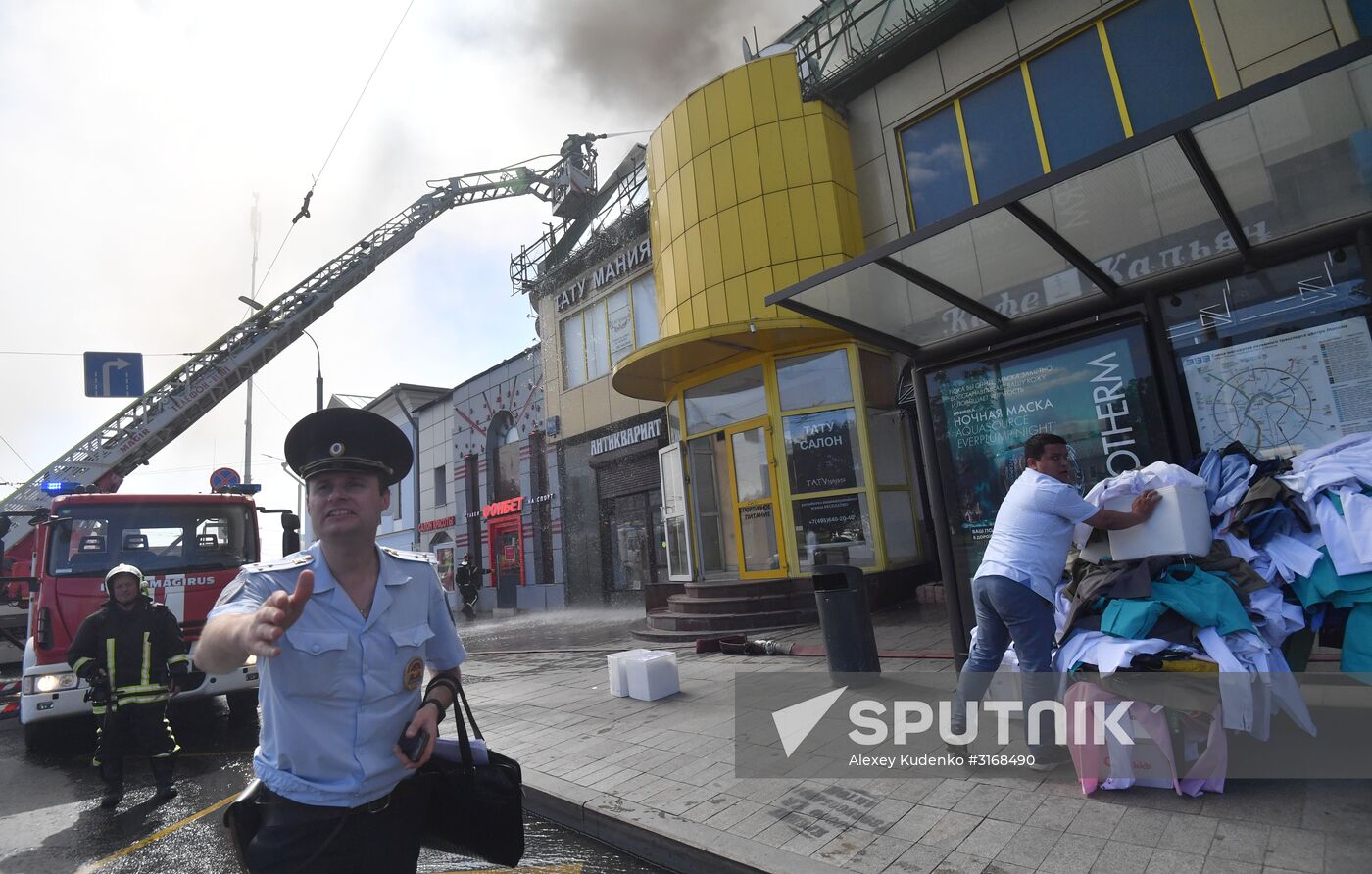 Fire at Atom shopping mall on Taganskaya Square