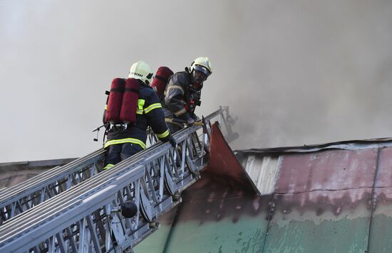 Fire at Atom shopping mall on Taganskaya Square