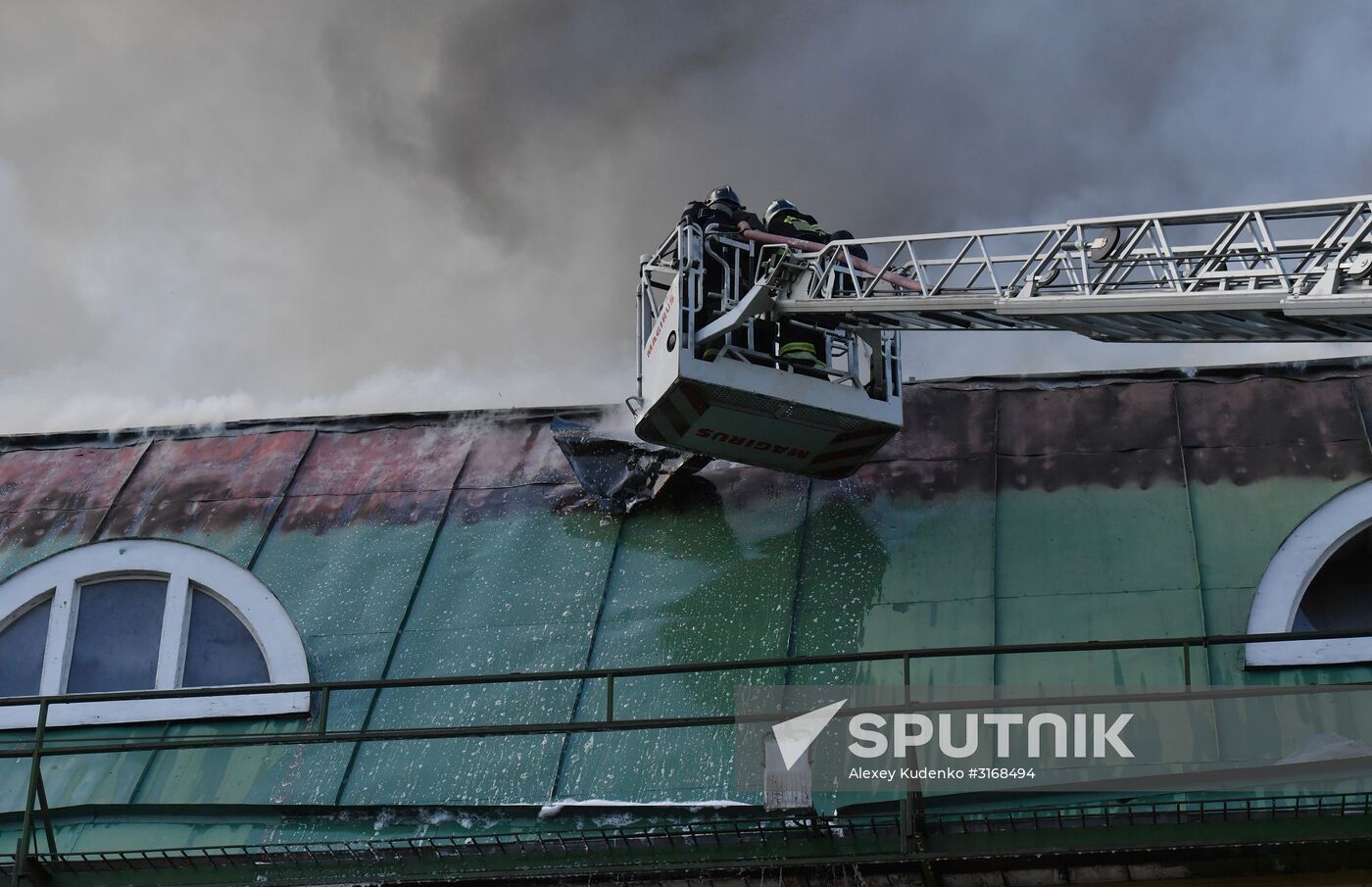 Fire at Atom shopping mall on Taganskaya Square