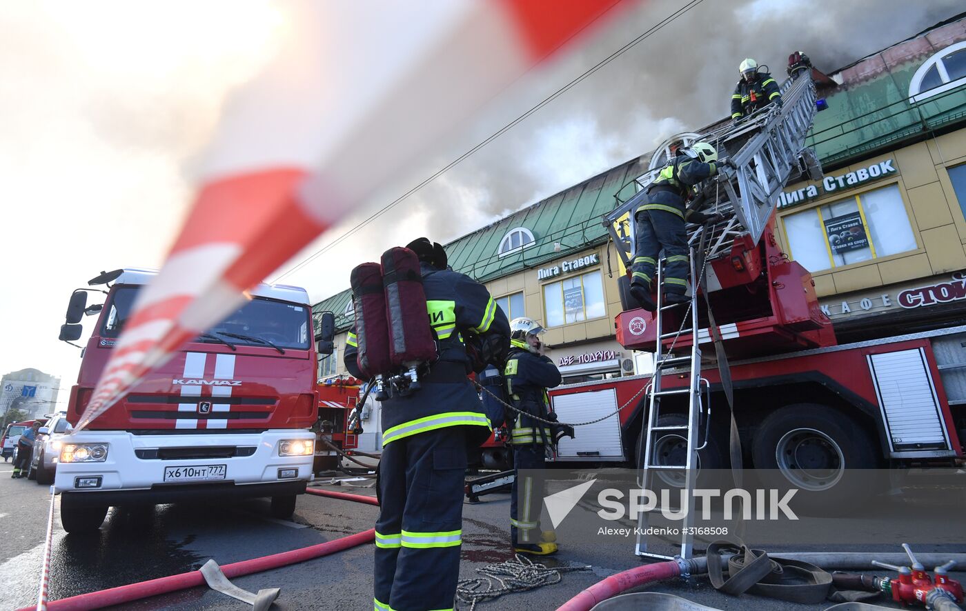 Fire at Atom shopping mall on Taganskaya Square