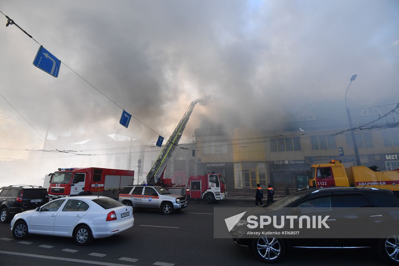 Fire at Atom shopping mall on Taganskaya Square