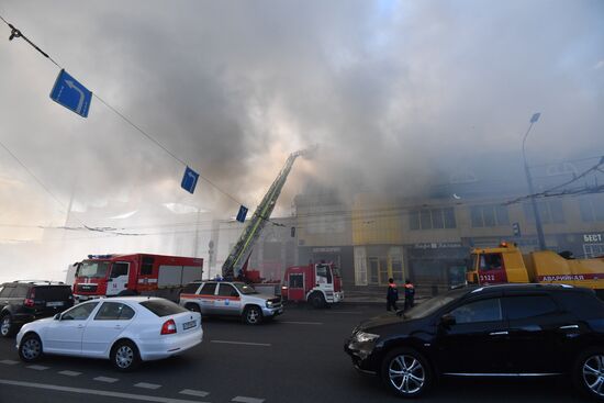 Fire at Atom shopping mall on Taganskaya Square