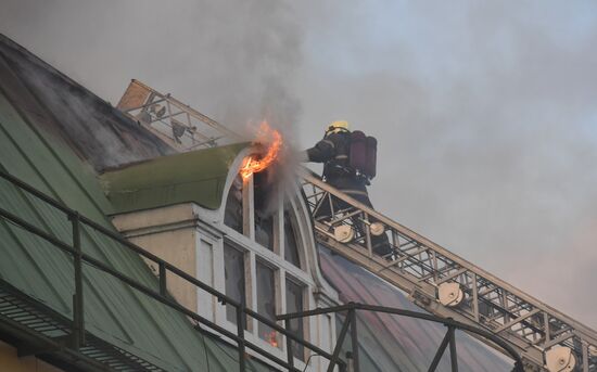 Fire at Atom shopping mall on Taganskaya Square