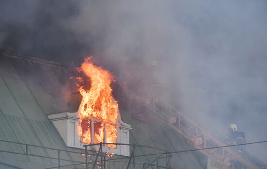 Fire at Atom shopping mall on Taganskaya Square