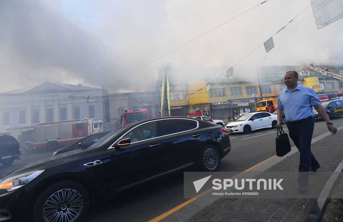 Fire at Atom shopping mall on Taganskaya Square