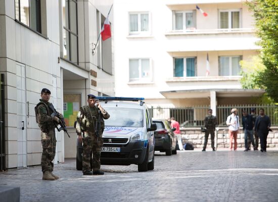 Car plows through soldiers on patrol in Paris suburb