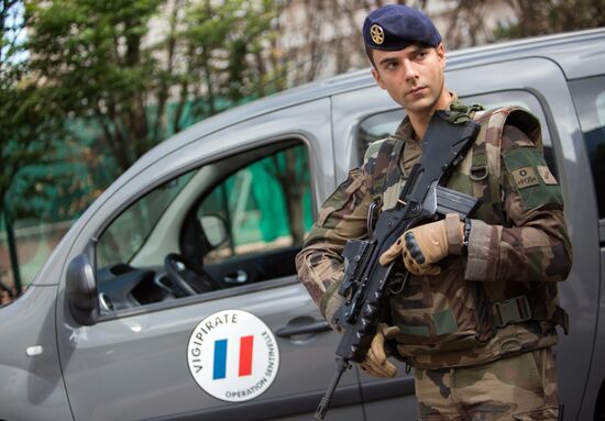 Car plows through soldiers on patrol in Paris suburb