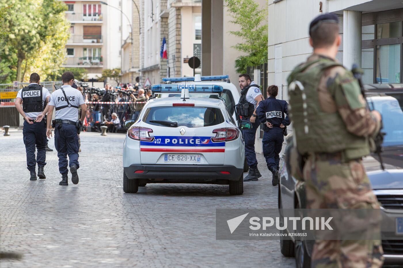 Car plows through soldiers on patrol in Paris suburb