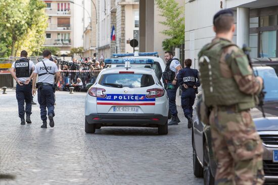 Car plows through soldiers on patrol in Paris suburb