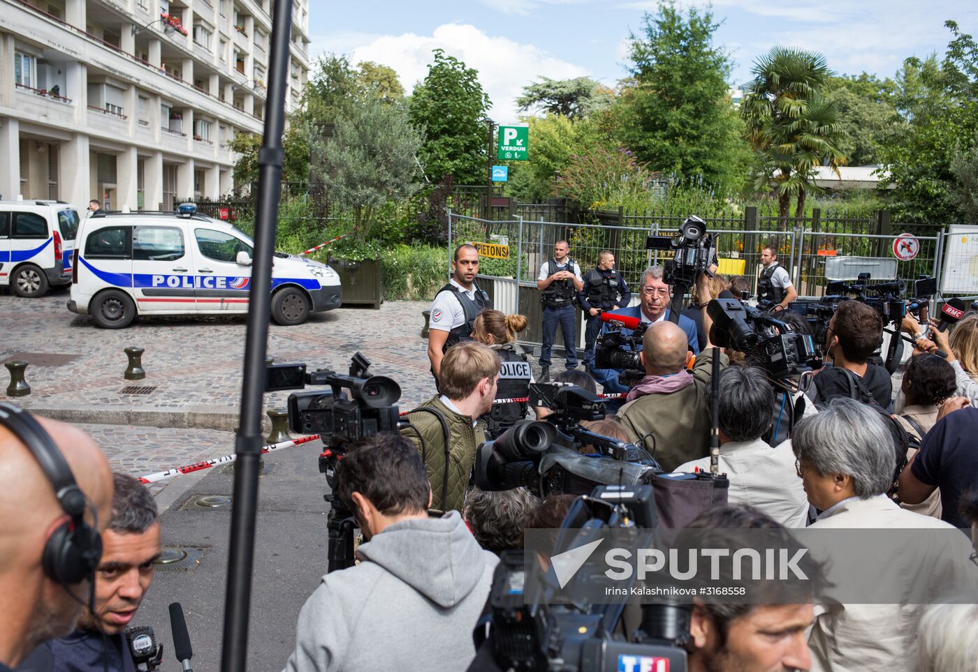 Car plows through soldiers on patrol in Paris suburb