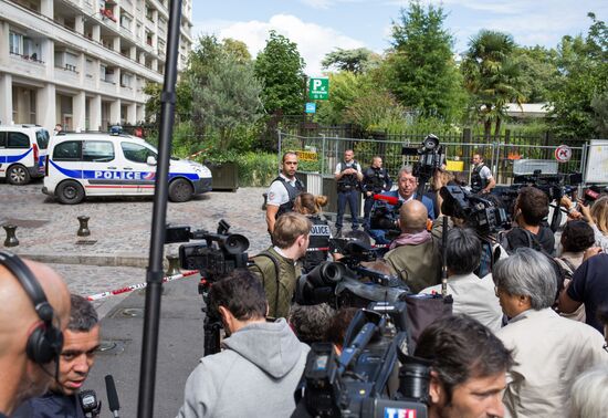Car plows through soldiers on patrol in Paris suburb