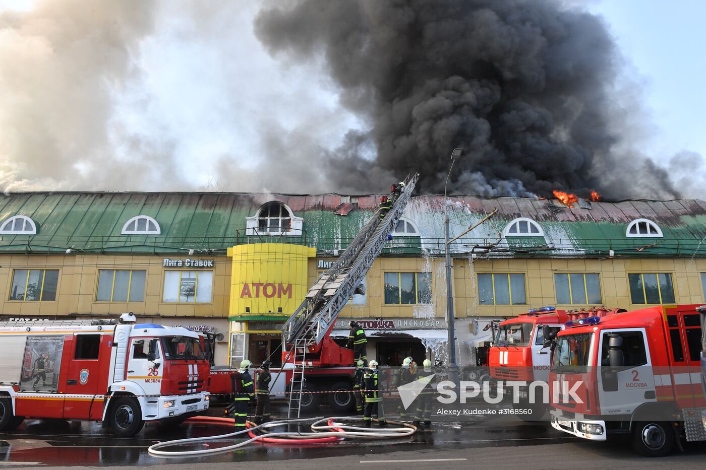 Fire at Atom shopping mall on Taganskaya Square