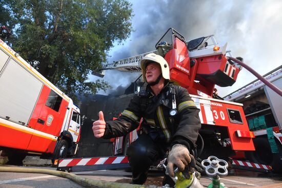 Fire at Atom shopping mall on Taganskaya Square