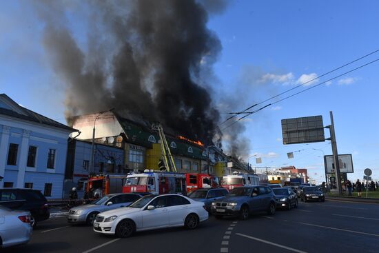 Fire at Atom shopping mall on Taganskaya Square