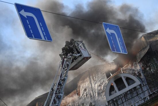 Fire at Atom shopping mall on Taganskaya Square