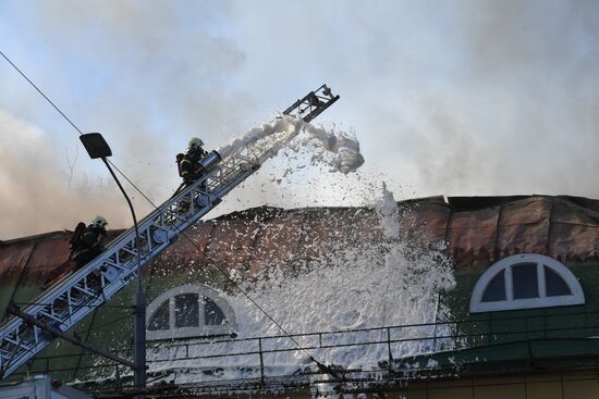 Fire at Atom shopping mall on Taganskaya Square