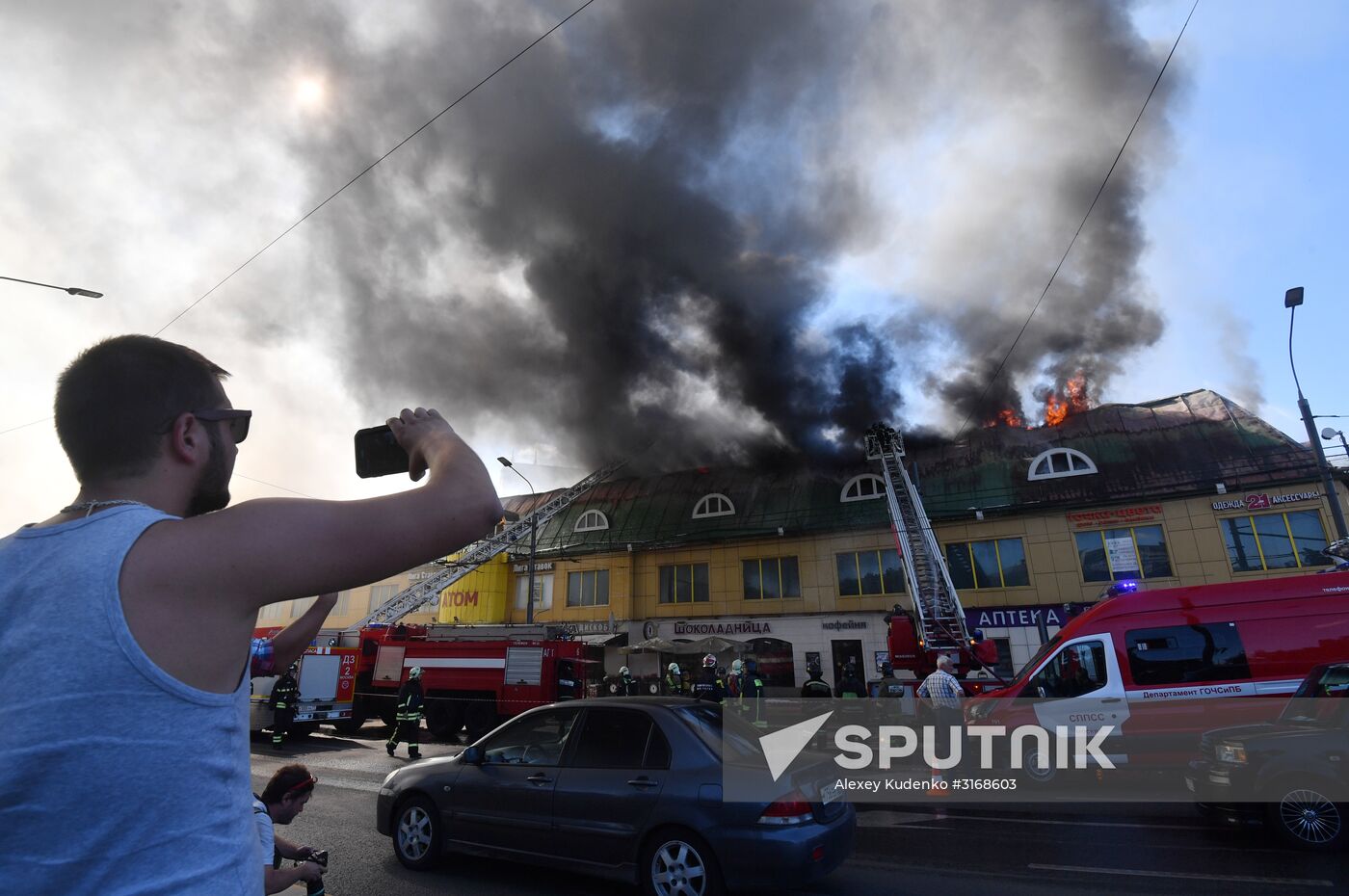 Fire at Atom shopping mall on Taganskaya Square