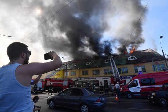 Fire at Atom shopping mall on Taganskaya Square