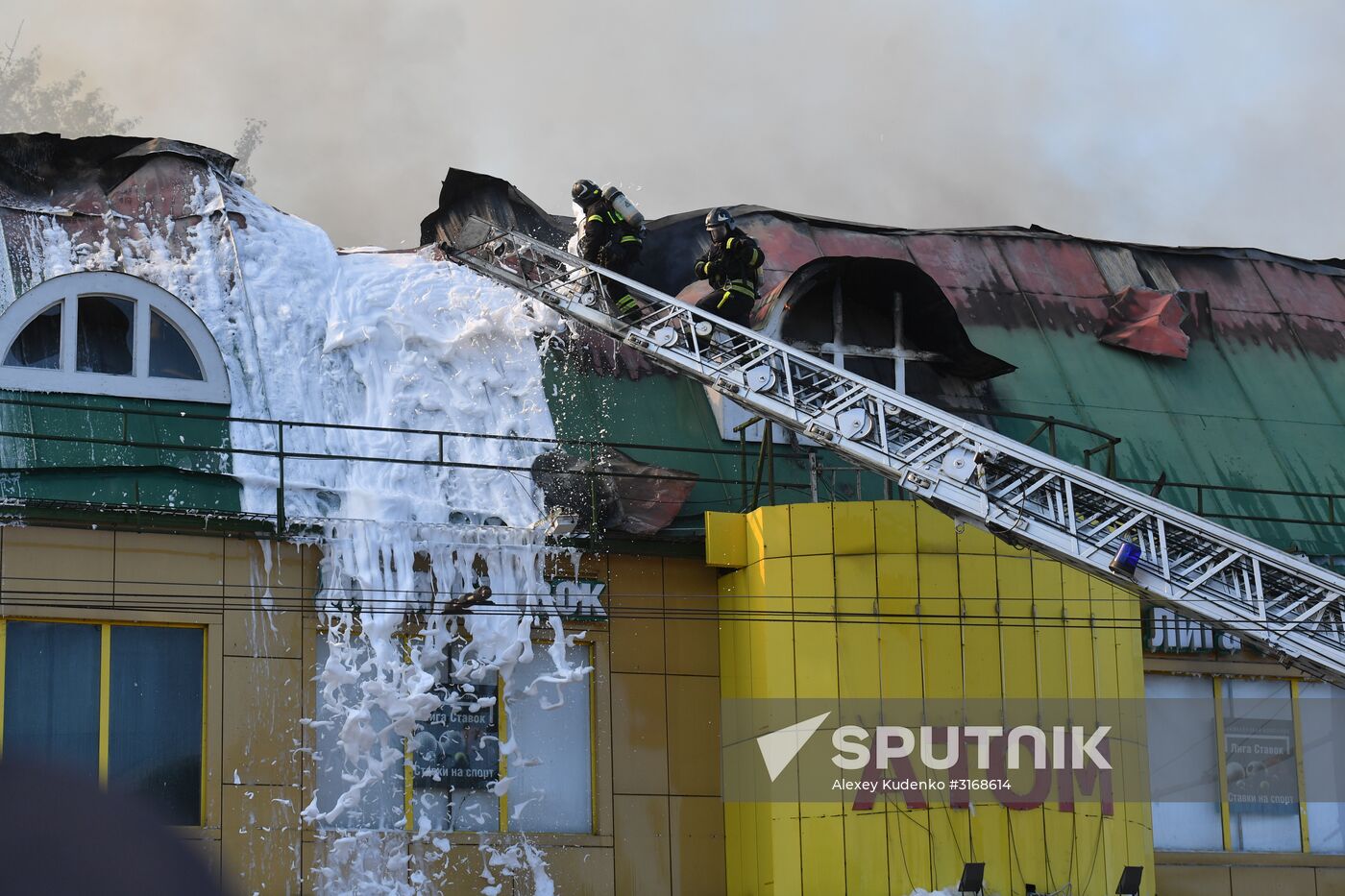 Fire at Atom shopping mall on Taganskaya Square